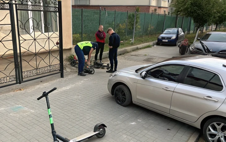 В Анапе иномарка сбила 11-летнего самокатчика во дворе многоэтажки В Анапе иномарка сбила 11-летнего самокатчика во дворе многоэтажки
