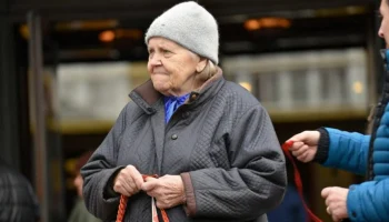 Журналисты раздали георгиевские ленты у метро