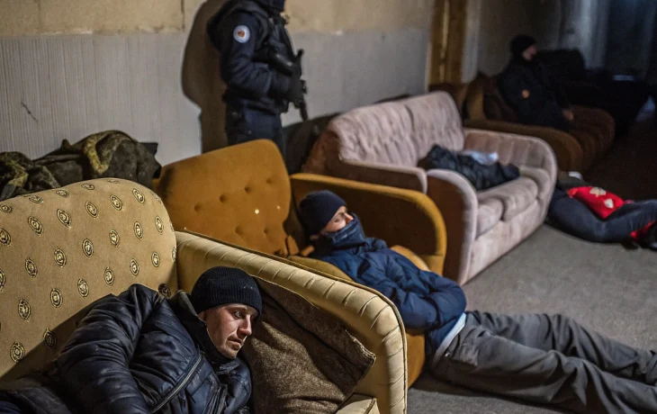 Мигранты в Самаре спрятались от полиции, притворившись мебелью Мигранты в Самаре спрятались от полиции, притворившись мебелью