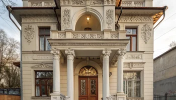 Парадный вход дореволюционного дома на Разъезжей улице восстановили после тридцати лет забвения