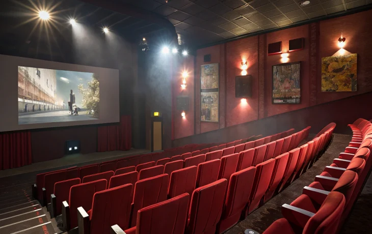 Премьера фильма «Игры с огнем» в Краснодаре обучает подростков против экстремизма и опасностей соцсе