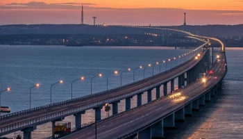 Движение по Крымскому мосту временно останавливали вечером
