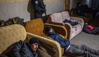Мигранты в Самаре спрятались от полиции, притворившись мебелью