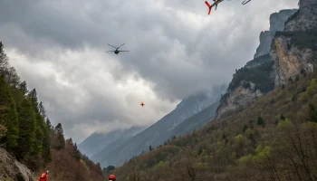 Спасатели продолжают поиски пропавшего туриста в горах Сочи на четвертый день подряд