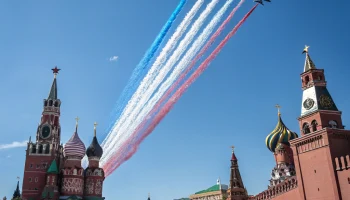 Фигура «Кубинский бриллиант» украсила небо Москвы на Параде Победы 9 мая